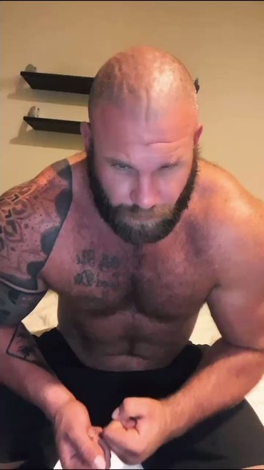 Retweet if you’d like to take Daddy Bears juices ??? uncensored videos here? https://t.co/i8ziEreFcN