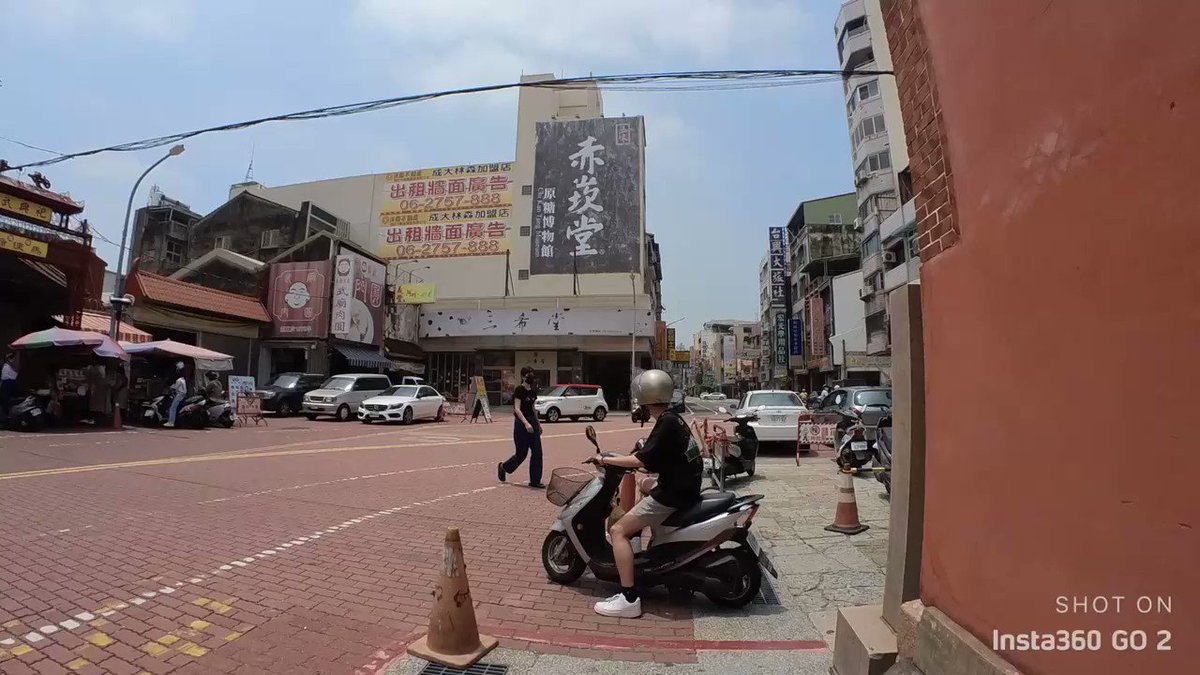 台南市内、赤崁樓前の永福路を散歩し全美戲院の看板を眺めるだけの動画。