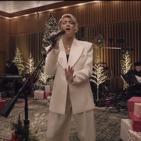 RT @tkhq8: thinkin abt tori kelly’s hand when she “plains” https://t.co/0iU958DUWw