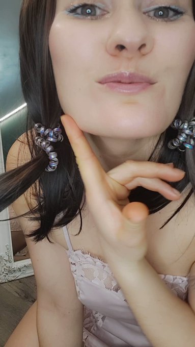 I'm a very dirty girl! There is a lot of vulgarity and perversion in my thoughts!  @LuCkYDaDDa666 @Bearlegs65 @CloudGangPromos