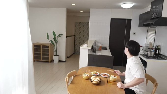 まさか自分が女に変身してしまうとは…とりあえず求められるまま親友とハメまくってみた(*´艸｀*) https://t.co/0bkyBo7afs