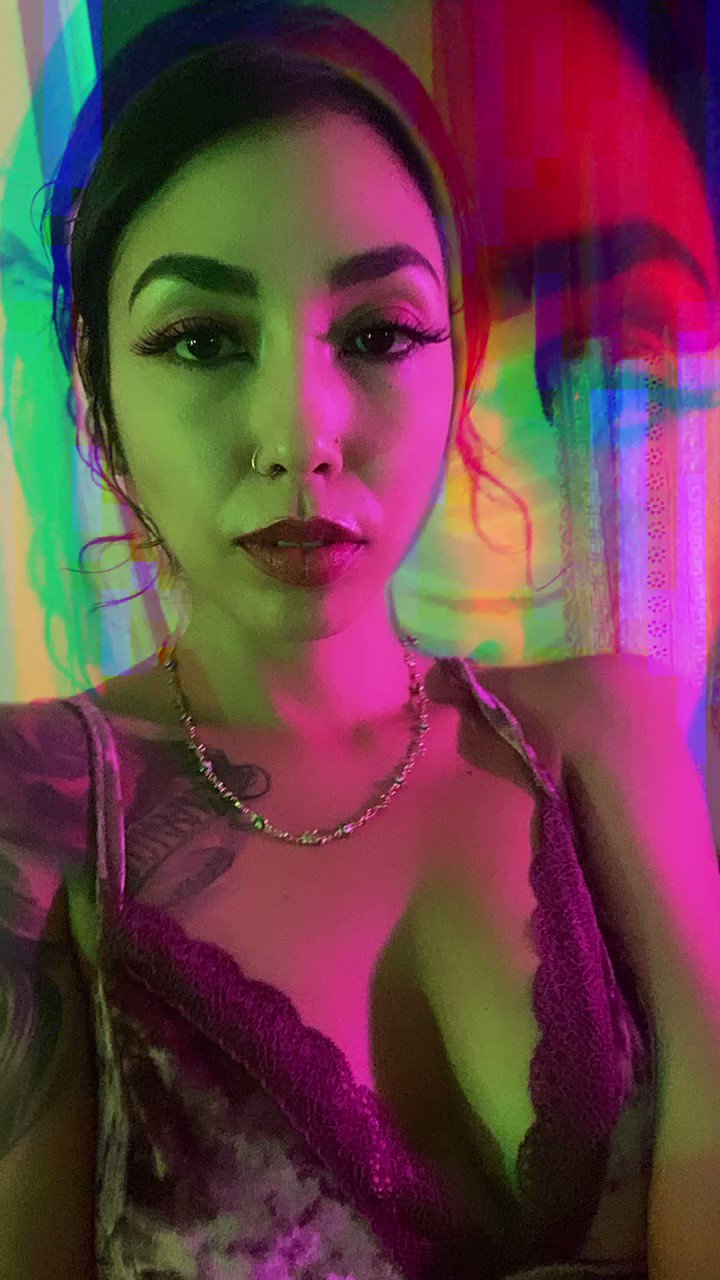 Xochi Moon | on X: Feeling extra sensual on this moody monday… 💦✨ Meet me  at the special links in my bio to start your week off right 💕 #nsfwtwt  #onlyfans #fansly #