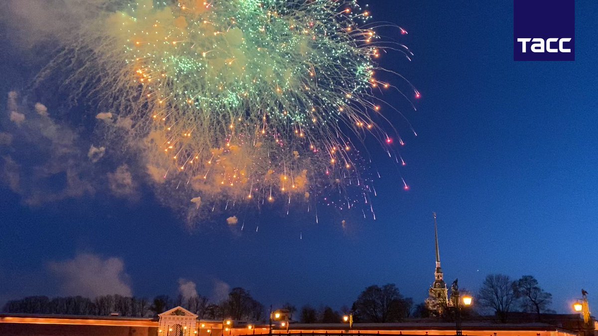 почему в питере отменили салют