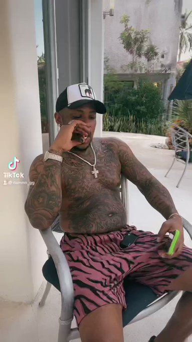 NOW THEY GOT ME DOING TICTOKS 😩 @Blahgigi_ @Greedygrovegg https://t.co/qG45LS78UU<a class="tags" href="/tag/blahgigi_">@blahgigi_</a><a class="tags" href="/tag/greedygrovegg">@greedygrovegg</a>