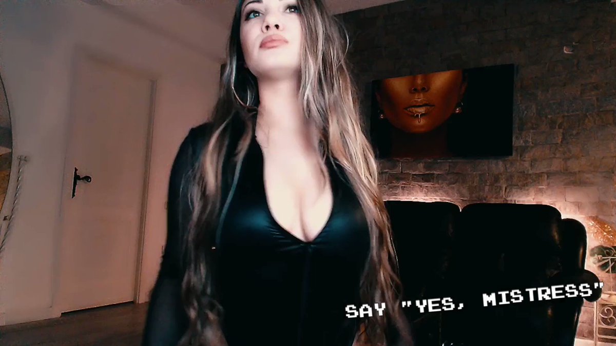 Model - SaraKhann strapon