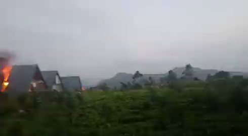 観光客がめちゃいる所では？
世界遺産の森、放火するなんて😡
自分達の貴重な観光資源を。

シンハラージャ　エコロッジが放火 