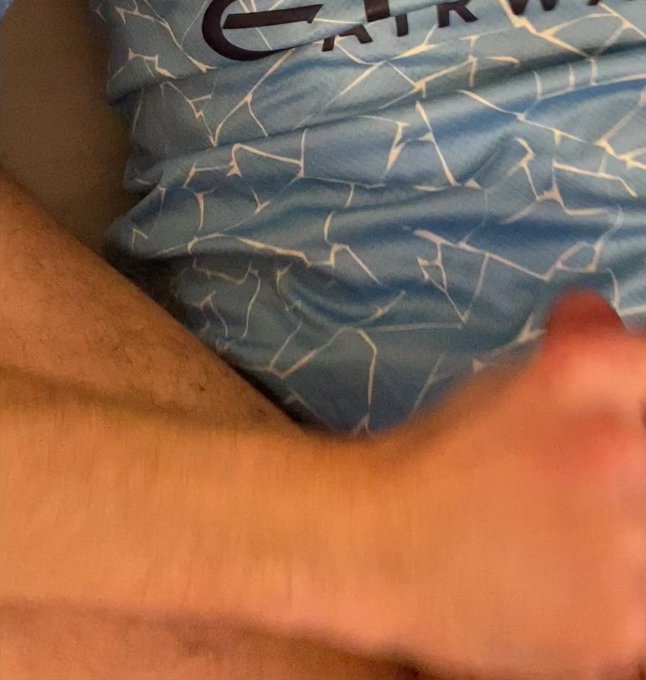 Watch as I fuck and verbally abuse my mate while he wears my City shirt! ????

Filthy slut is a United