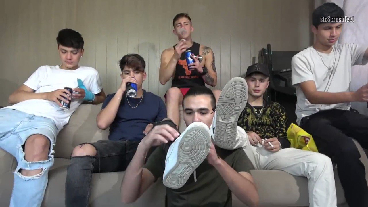@maIefeetslaves video Tweet