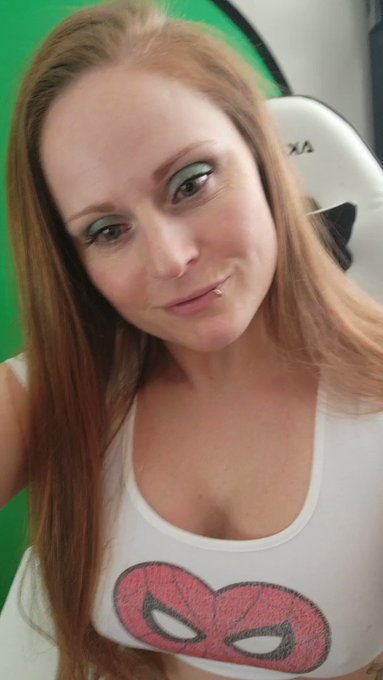 I'm live on @ePlayStreamers now 🎮 Come hang out! https://t.co/2IJD7eAVtZ