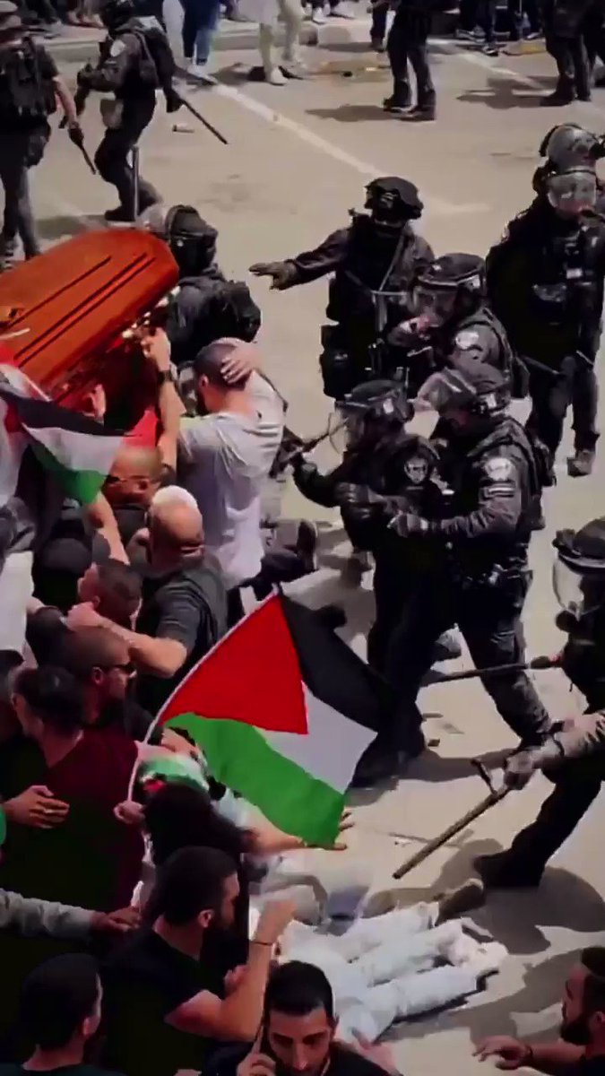 The closest video of the #Israeli police suppressing the funeral procession of Shireen Abu Aqleh as the coffin was leaving the French hospital towards the cemetery