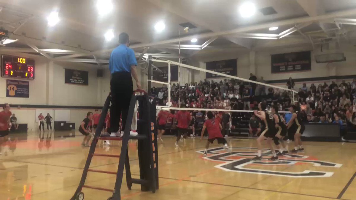 A kill off the block from Jack Morikawa gives @ServiteVB set 1 from Tesoro 25-23. From being down 20-16, the Friars showed great resolve down the stretch. I have Morikawa and Robson down for 4 kills apiece for Servite. https://t.co/eXTKNyROYy