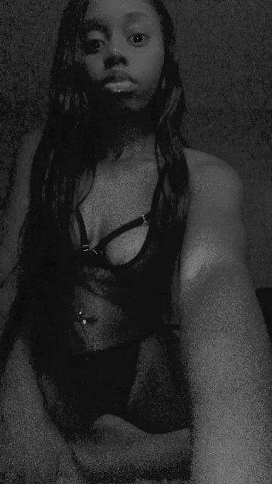 Posting new exclusive content on my OnlyFans tonight☺️ https://t.co/jTr3Nphp8m