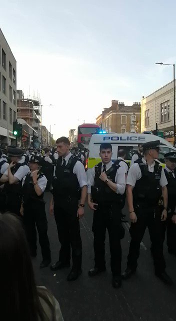 IMMIGRATION RAID HAPPENING NOW IN HACKNEY KINGSLAND RD/ASHWIN ST JUNCTION.

 3 people have been detained and crowds gathering to resist. If you are nearby please get down. We need people! SHARE SHARE SHARE