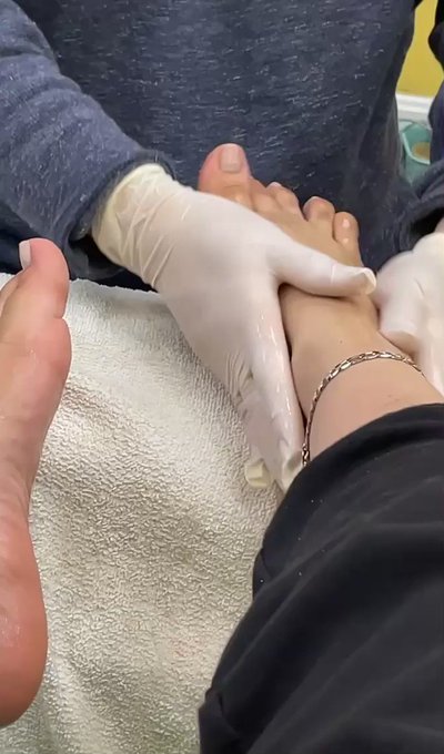 One of the best feelings in the world 🤤❤️ For my feet lovers 😘Gn 💛 https://t.co/uId48a6kqK<a href="/tag/newprofilepic"class="tags"><span>#newprofilepic</span></a>