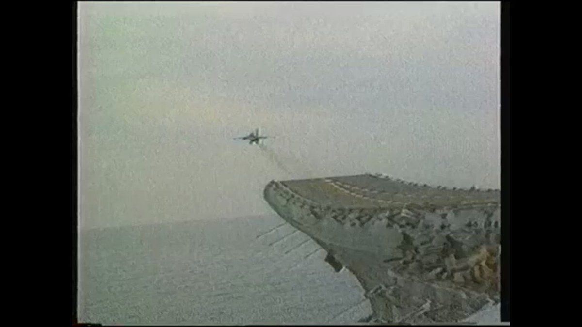 Retro Rockets (@RetroRockets_) on Twitter photo 2022-05-15 08:18:37 Soviet Yak-38 Vertical jump jet Soviet Yak-38 Vertical jump jet