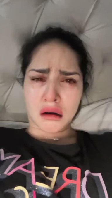 Hahahaha love this crying filter!! @DanielWeber99 being a spoiled sport. Lol it’s so funny!! https://t