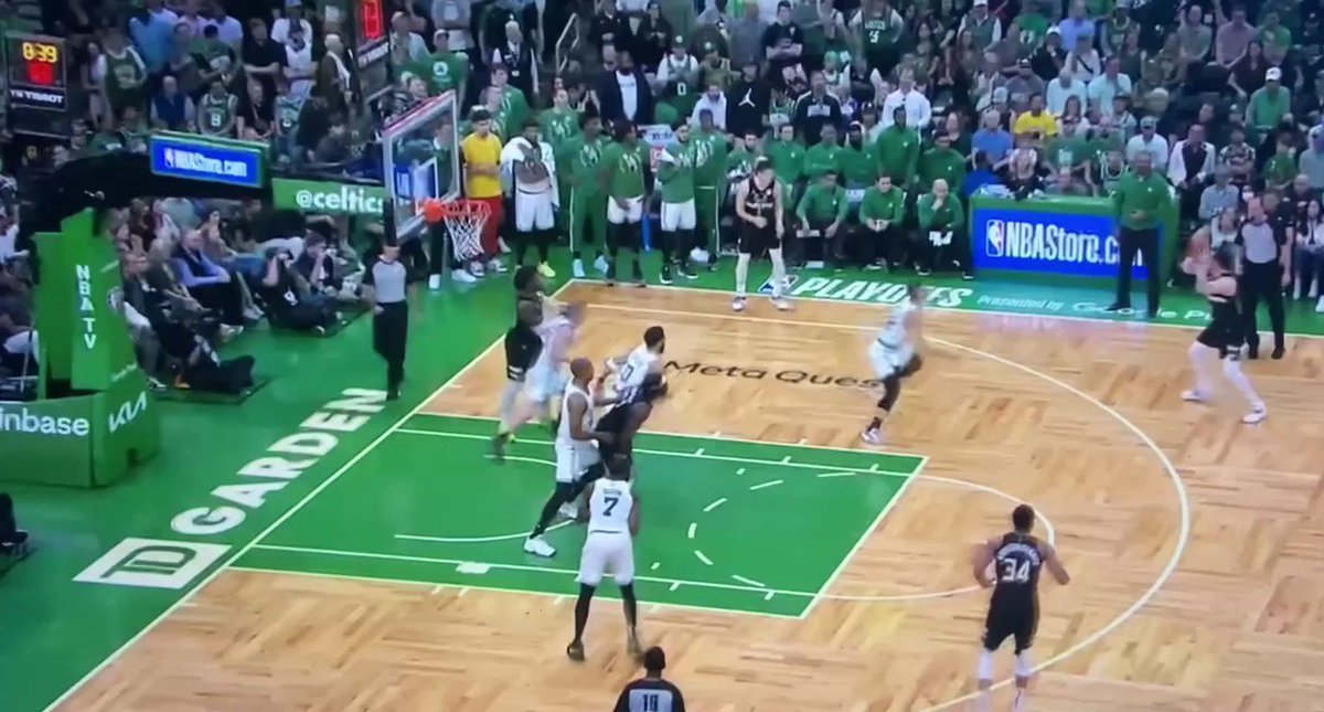 RT @barstoolchicago: GRAYSON ALLEN FOR THREE https://t.co/jiX4i16JiQ