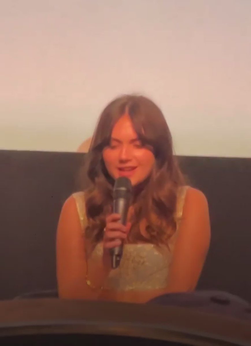 20 Feb 2022
#CODA🤟Screening Q&A📽Video
The London West Hollywood, Beverly Hills

@emiliajonesy & @sianheder
talked about the scene when
FRANK felt RUBY Singing via Vibrations
.
.
(The scene)
youtu.be/Y9NRirEFqvw
.
More Q&A Videos: Francesca De Luca FB
facebook.com/1027091725/pos…