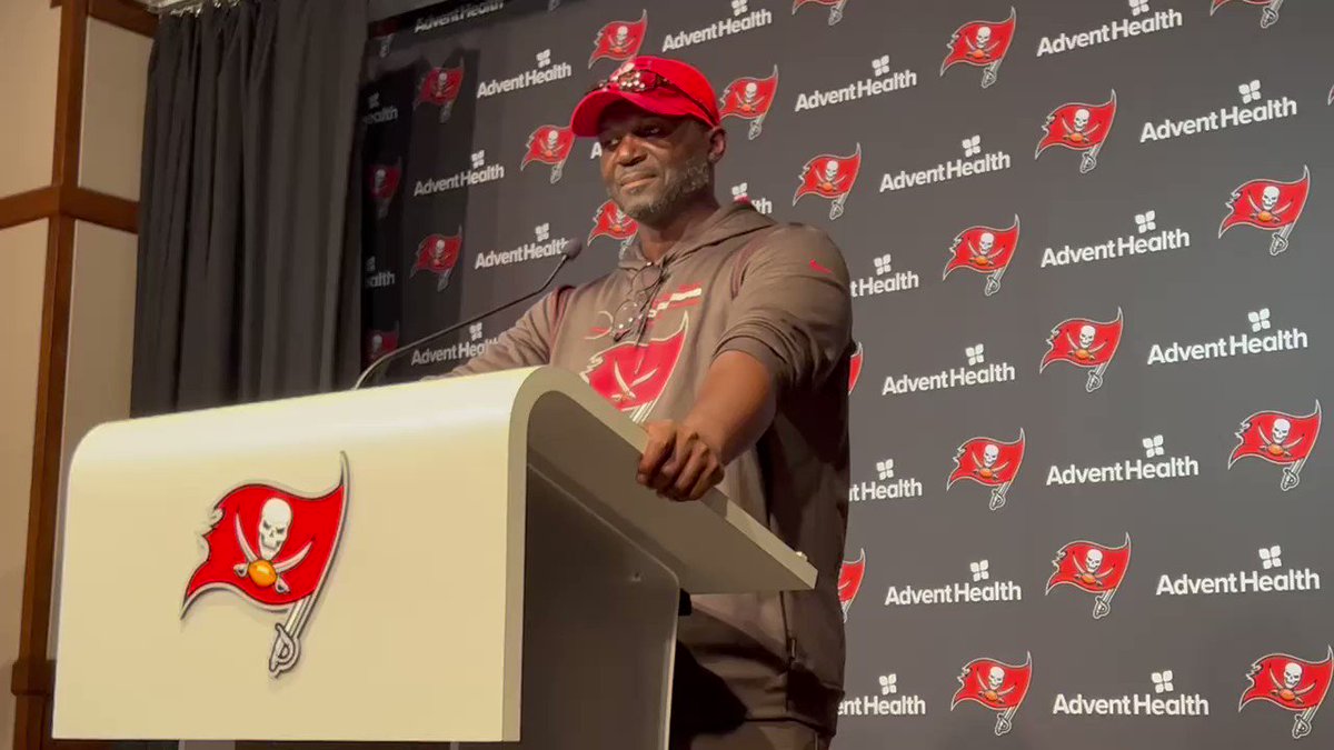 #Bucs HC Todd Bowles jokingly says he doesn’t have to make public how much he talks with “his girlfriend” Tom Brady, but he, Brady, Byron Leftwich and Clyde Christensen are all in lockstep together. https://t.co/7Ob08bmVuy