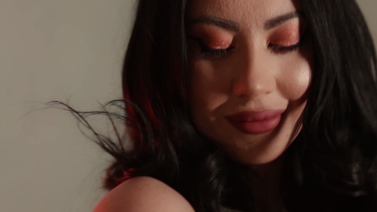 Model - AlissaClaire milf