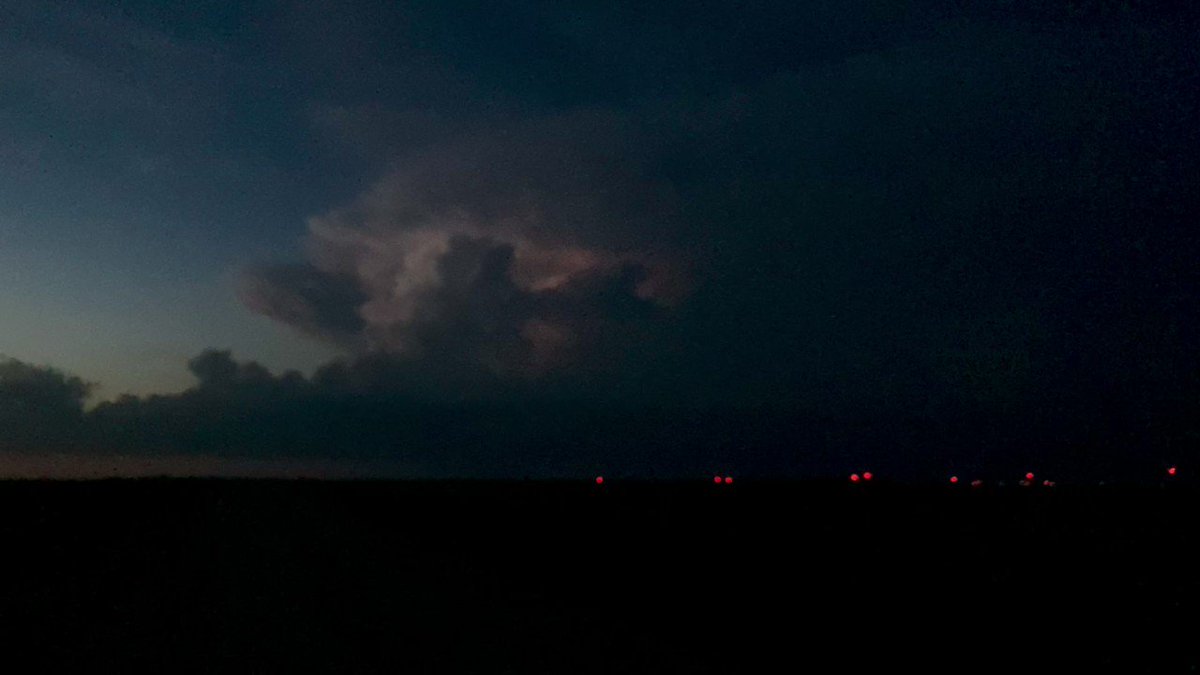 Back edge of thunderstorms in Osage , IA looking north toward the Minnesota border about 9:20PM. #iawx https://t.co/Lww5jR45x4