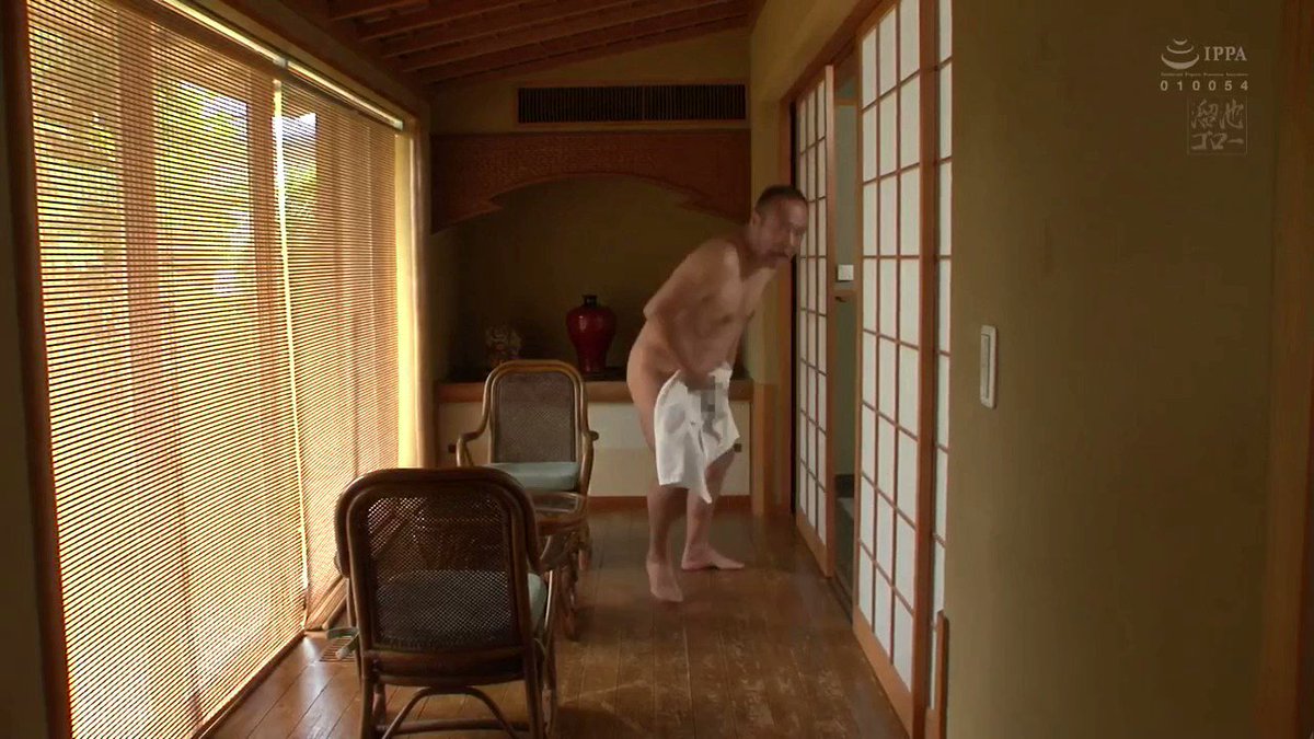 伊藤舞雪 淡泊な旦那とのSEXに、不満を抱くナイスバディの人妻。 それに引き換え、義父は、恐ろしいほどの性欲の持ち主で、義母を毎晩抱いていた💖 夜な夜な聞こえてくる養母のアクメ声に、更に欲求不満は積もっていき、ついに養父に逆夜這いを仕掛けてしまう💋