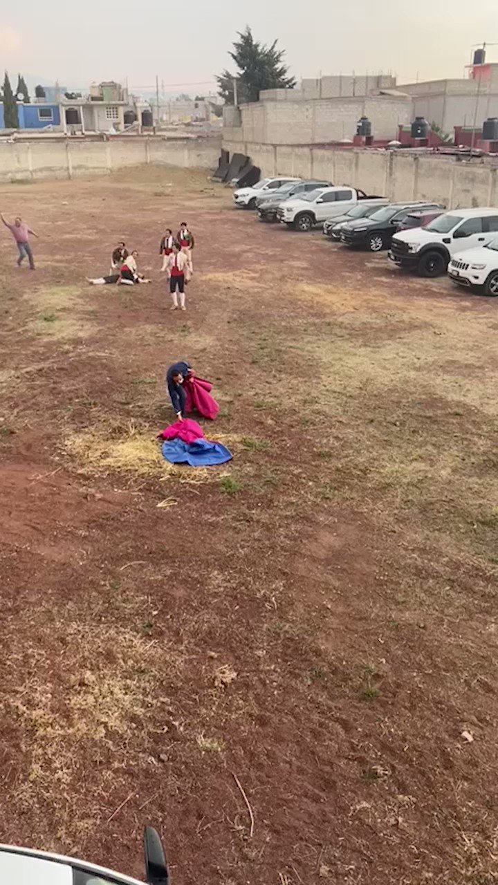 La Jornada Hidalgo on Twitter: "📹#Video Toro escapa de ruedo y hiere a cuatro personas en #Tulancingo. Más información en https://t.co/YvjHmKPax4 https://t.co/tQLsphwVFa" / Twitter