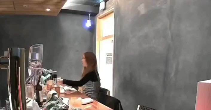 手癖が悪い女現る！皆さんもスリには要注意!!