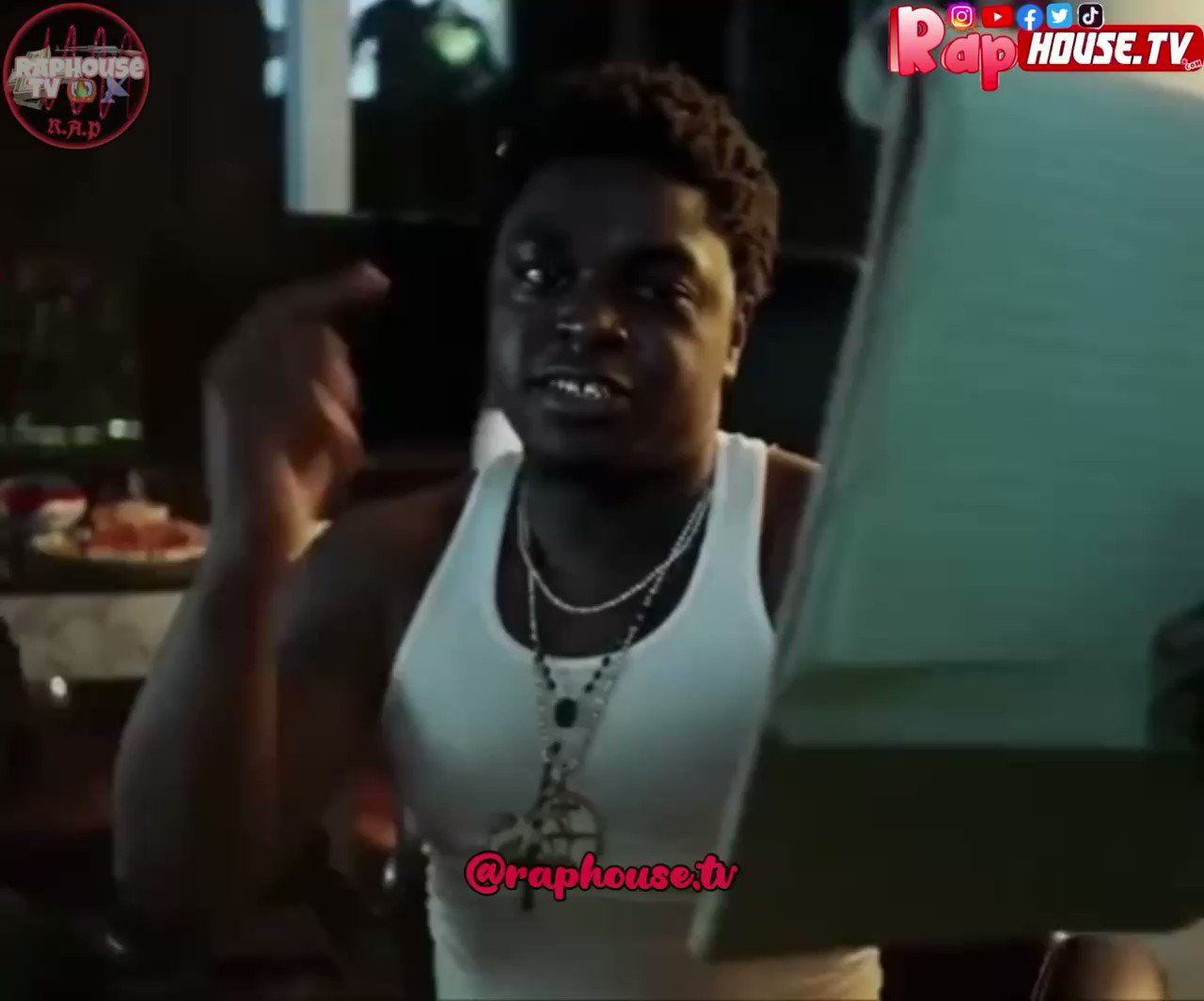 Raphousetv (RHTV) on X: This Man Kodak Black snapped by matching his fit  to the surroundings🔥🔥  / X