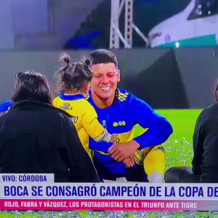 Rojo, do Boca Juniors, brinca ao ser flagrado fumando após título