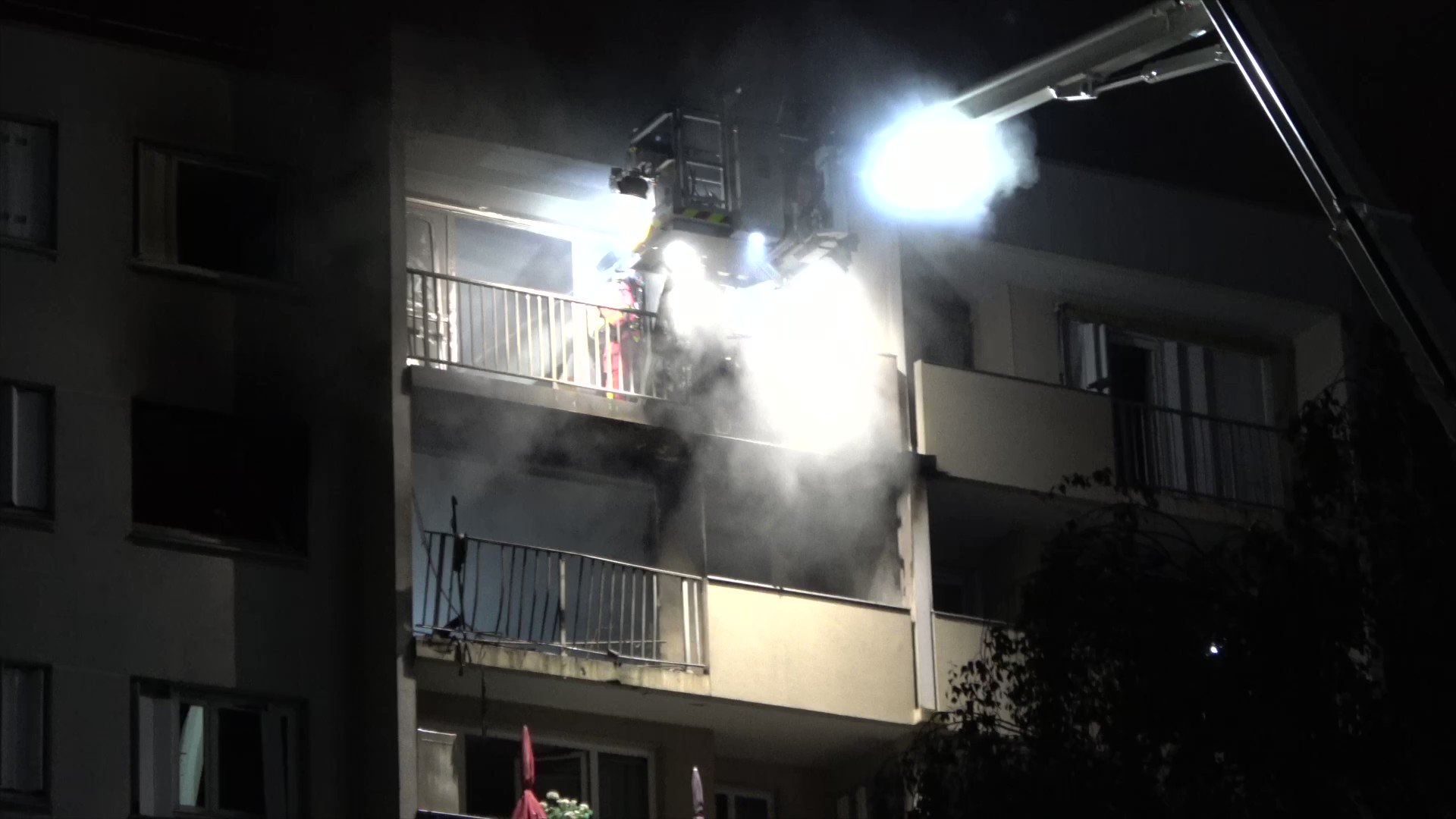 HORSZONE PRESS on Twitter "CharentonlePont (94) Explosion dans un