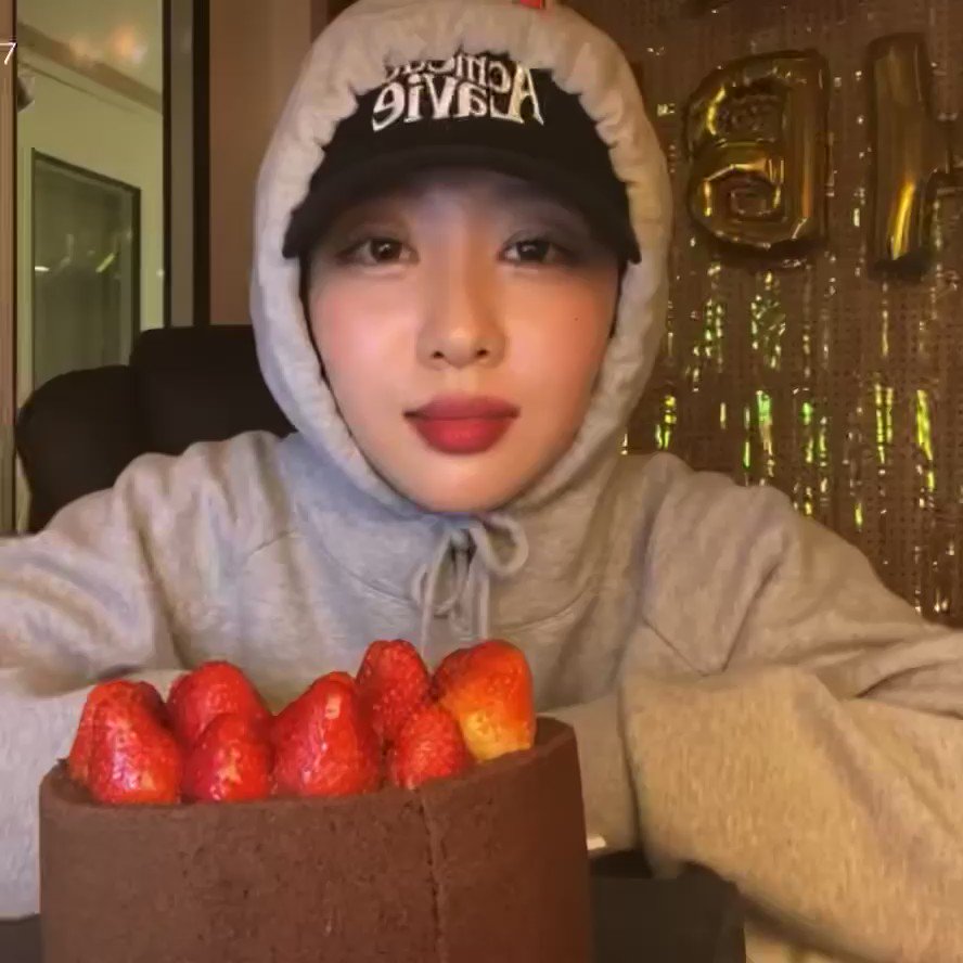 loona meme archive on X: loona chuu jiwoo sudden attack character