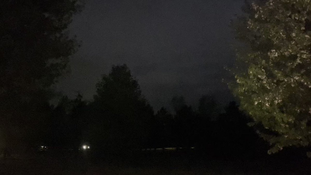 Minnesota lights. The thunder and lightening continued unabated for 3 hours! It’s rare to see lightning so continuously and consistently. #weather #lightening https://t.co/k35yIkkr7Q