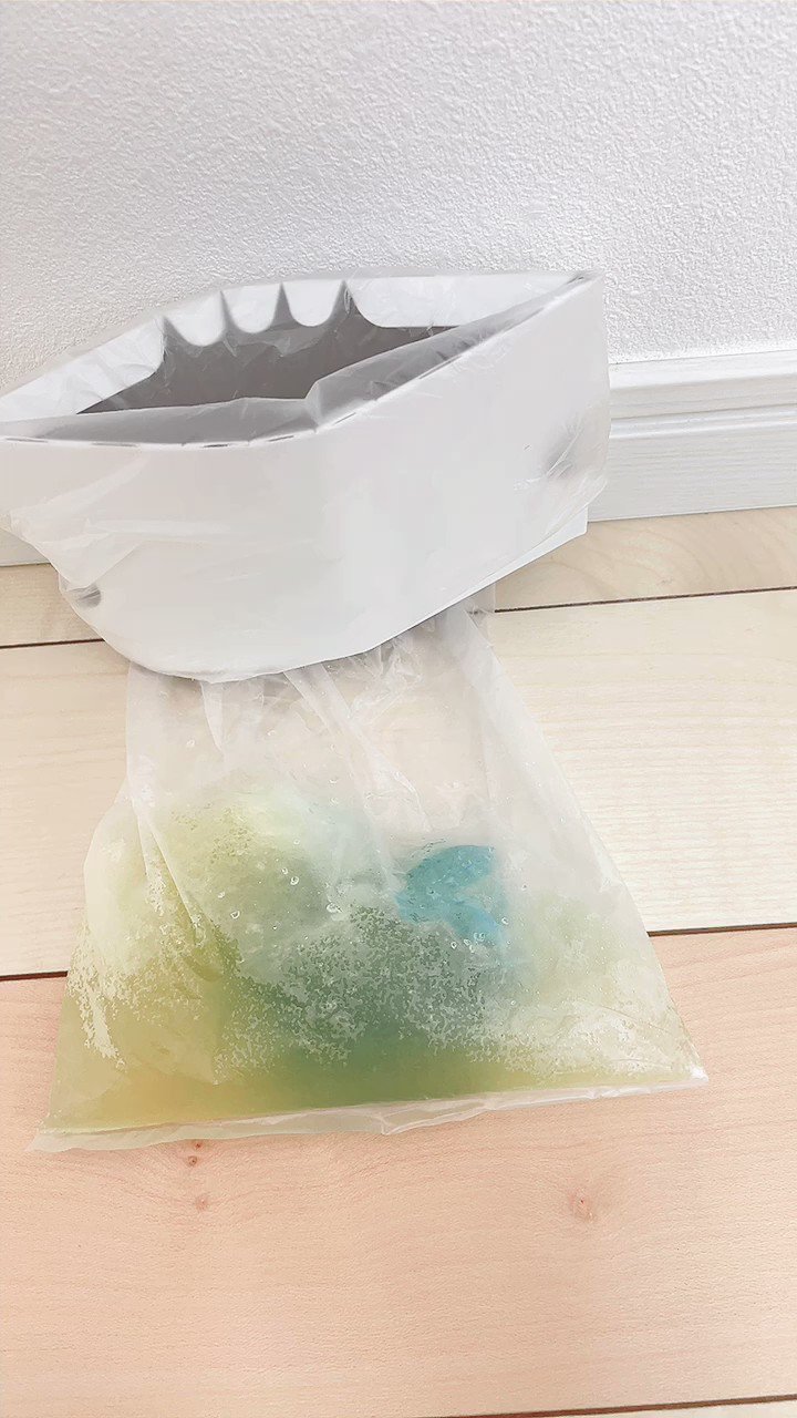 おしっこ　コスプレ  / X