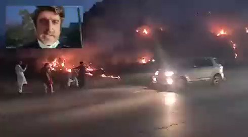 RT @Engr_Naveed111: Fire erupts in D Chowk due to heavy shelling by Police 

https://t.co/koCebo7ktg