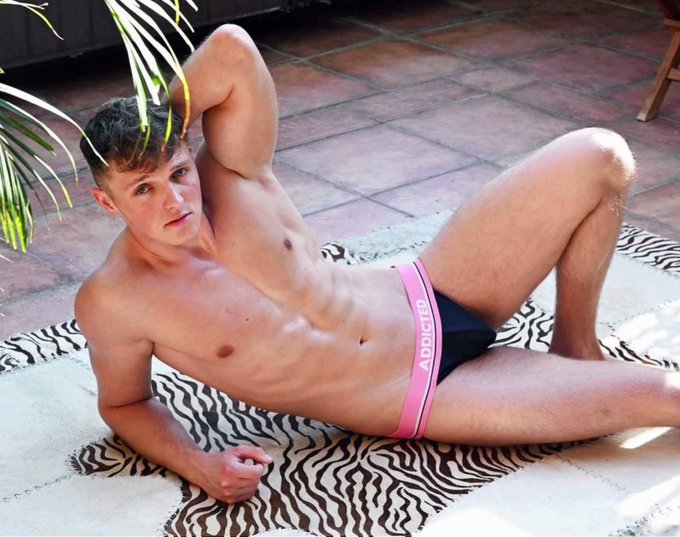 We could bathe in their sweat...or maybe we have...get your show with these sexy jocks on gay chat. #JockMenLive