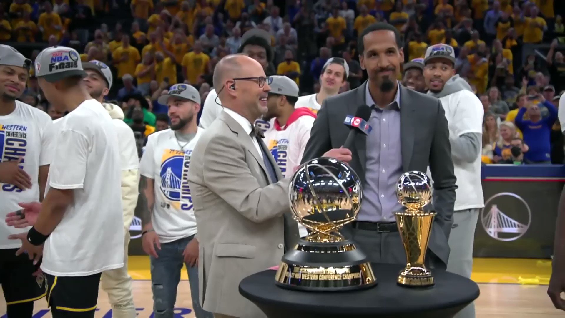 NBA on X: Shaun Livingston presents the @warriors with the Oscar Robertson  Trophy awarded to the Western Conference Finals champions! #DubNation  #NBA75  / X