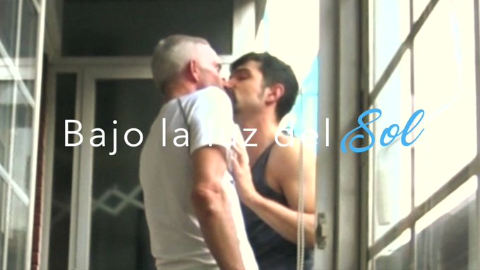 ??Pasándolo rico con @NandoReyx bajo la luz del sol, hoy en:
??Outdoor fun on the balcony with @NandoReyx