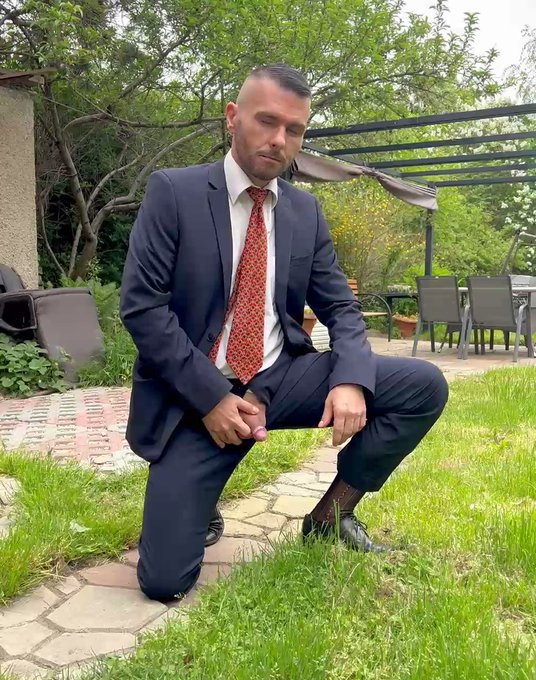 Pissing outside in a suit 
#gaypee #gaypissing #gaywatersport #gaysuitfetish  #smalldick #suitandtie