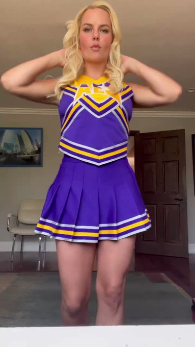 Intim chiziqli sochli yalangoch qizlar, shaxsiy fotosuratlar