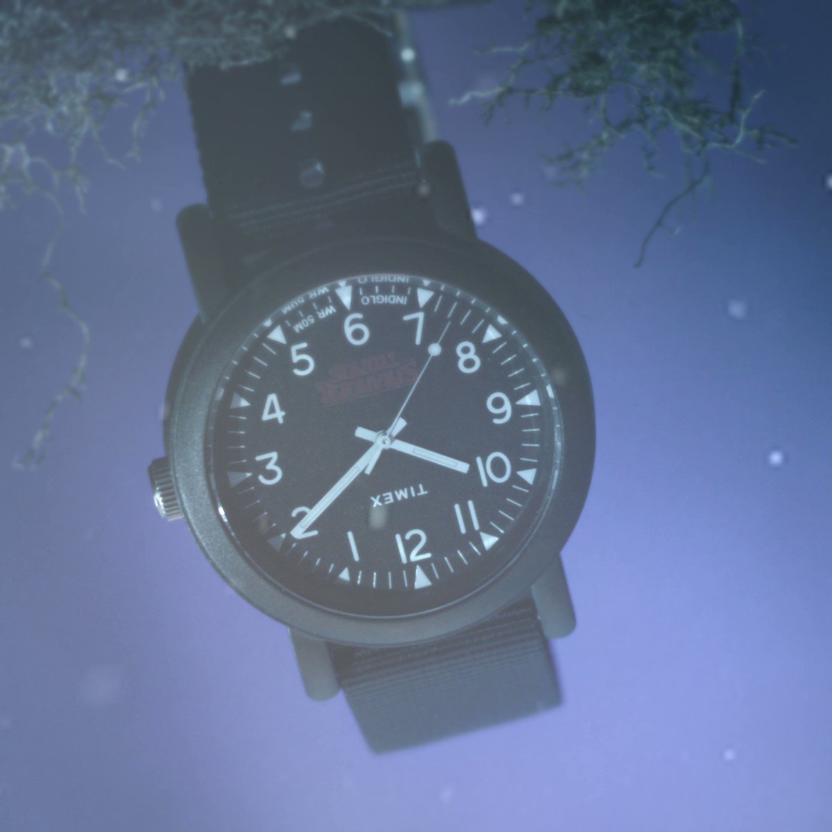 ストレンジャー・シングス』×タイメックスのコラボ時計。よく見ると 
