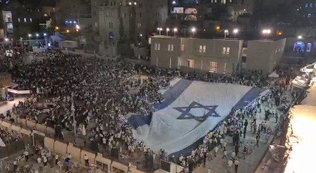 احتفالات الذكرى الـ 55 لتوحيد مدينة أورشليم القدس عاصمة اسرائيل في باحة حائط المبكى