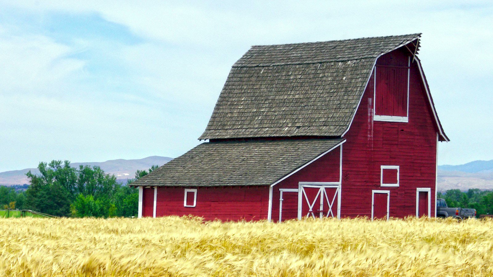 The Farmers' Almanac on Twitter "🌻 Have you ever wondered why barns