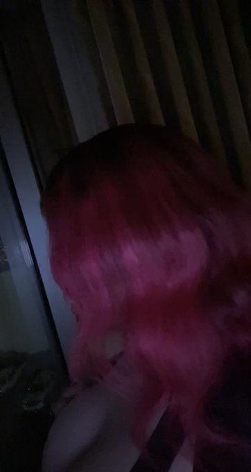 Hi I'm Bunkgirl and I like to flash people from my hotel room lol ? https://t.co/SfNljqlPd8