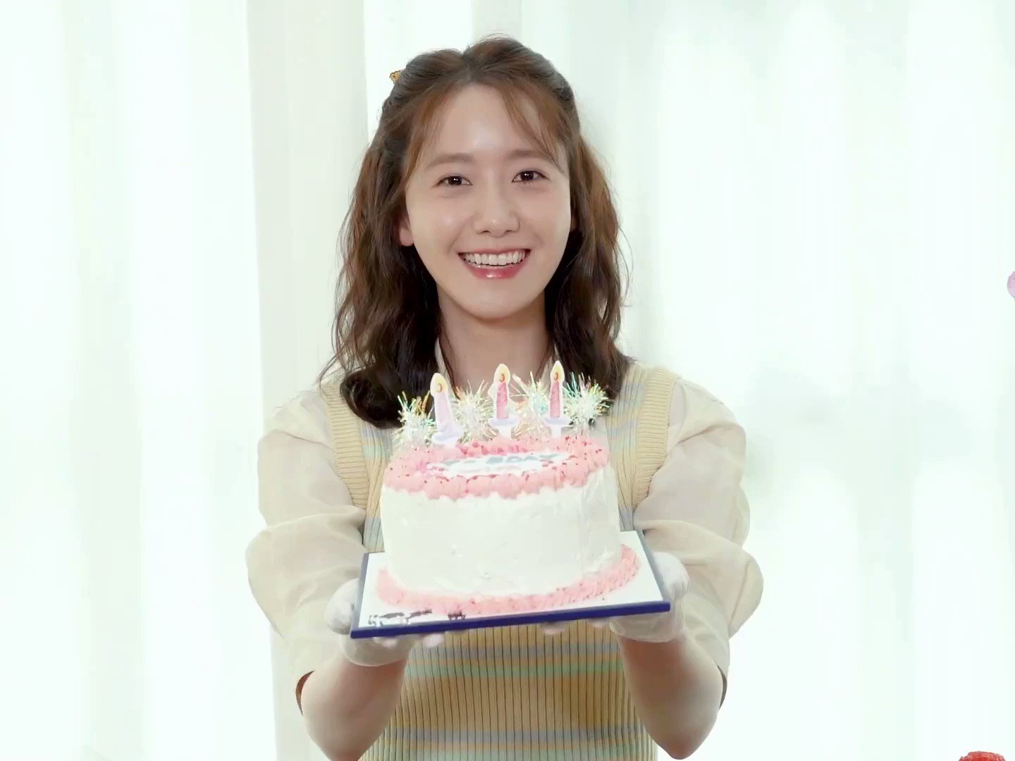 HAPPY BIRTHDAY IM YOONA! 