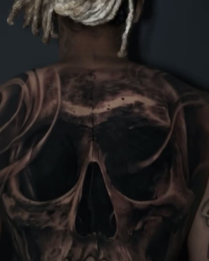 Whos Making Noise on Twitter Lil Durk shows off his new tattoos  including tributes to King Von amp OTF DThang amp a giant skull on his  back  lildurk httpstcoOPNiTfO5TO  Twitter