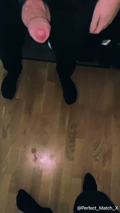 #thickcock in my hallway ? https://t.co/Aam5pjwdcb