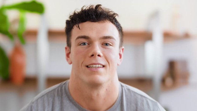 Warning! ? You might get a crush on Clark from watching this clip ?? https://t.co/SFubIfmIbO