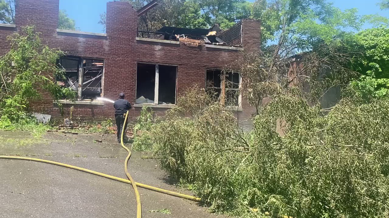 Shelby Lofton on Twitter "Sad site in Scott Co. this morning. The Old