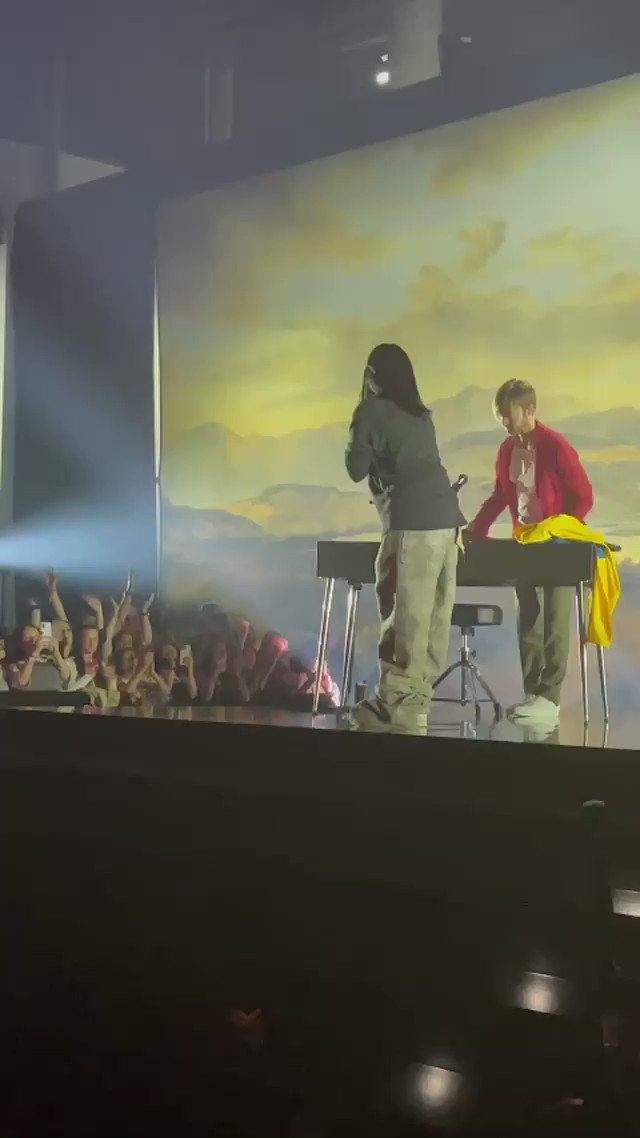 Billie Eilish Tours on Twitter "HTEBonn Billie interacting with fans at the Telekom Forum